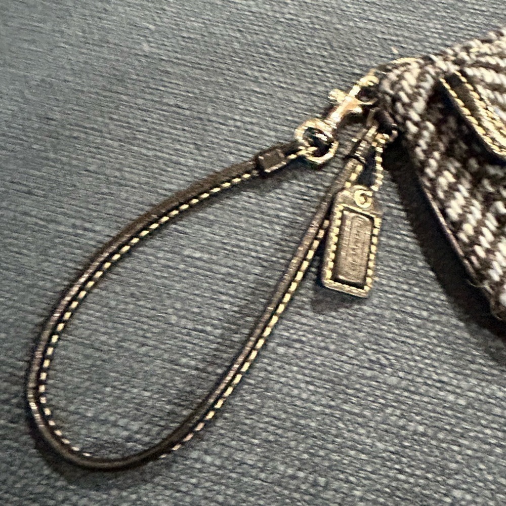 Coach Hamptons Herringbone Wool Wristlet - Picture 8 of 11
